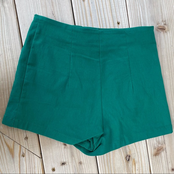 High Waist Button Shorts - Picture 2 of 3